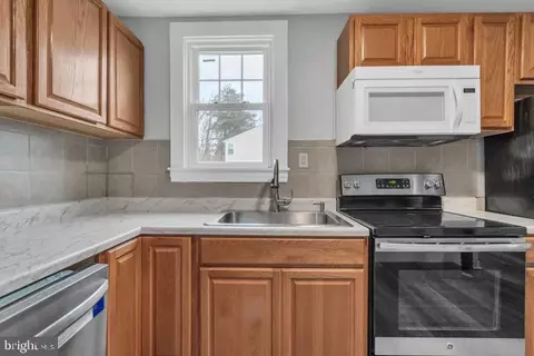 Kitchen - 13302 Williams Dr, Brandywine, MD 20613 photo 3 of 5