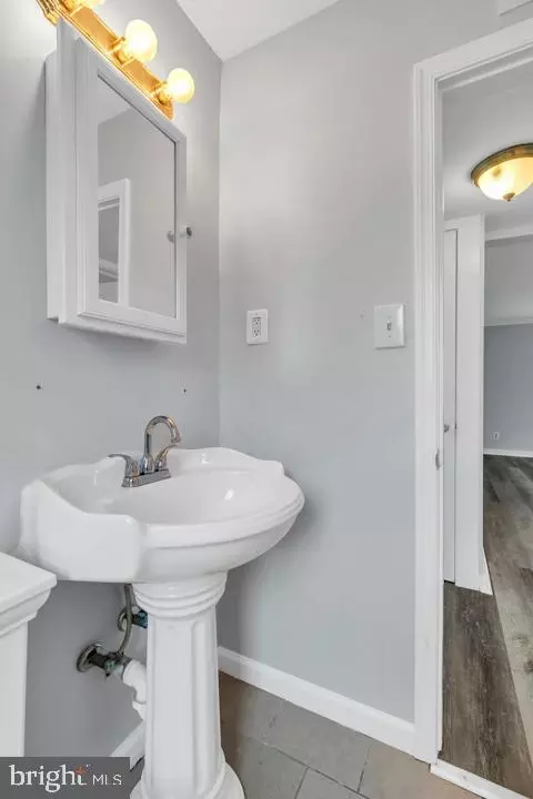 Bath - 13302 Williams Dr, Brandywine, MD 20613 photo 2 of 3