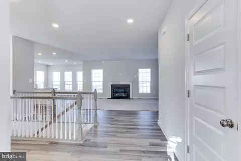 Entry Way - 5814 Savannah Dr, Brandywine, MD 20613 photo 2 of 3