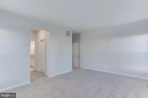 Living - 5814 Savannah Dr, Brandywine, MD 20613 photo 3 of 4