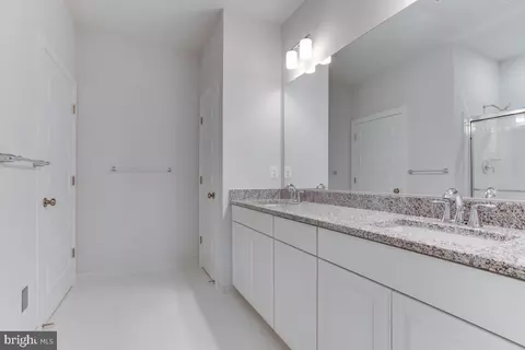 Bath - 5814 Savannah Dr, Brandywine, MD 20613 photo 2 of 4