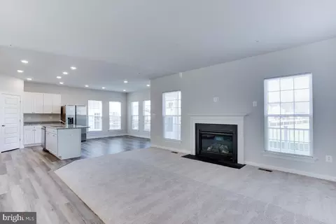 Living - 5814 Savannah Dr, Brandywine, MD 20613 photo 1 of 4