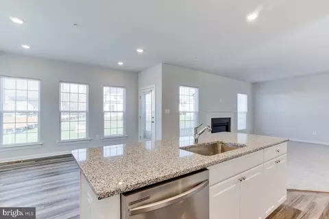 Kitchen - 5814 Savannah Dr, Brandywine, MD 20613 photo 5 of 5