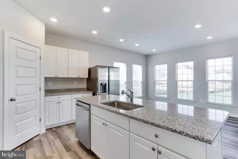 Kitchen - 5814 Savannah Dr, Brandywine, MD 20613 photo 4 of 5
