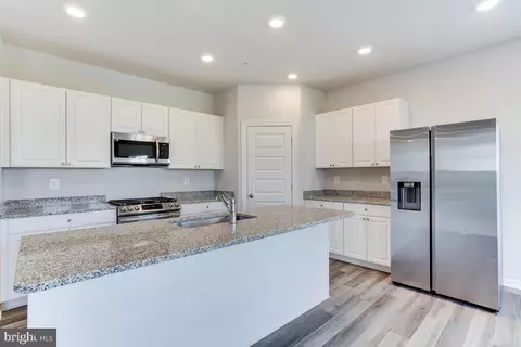 Kitchen - 5814 Savannah Dr, Brandywine, MD 20613 photo 3 of 5