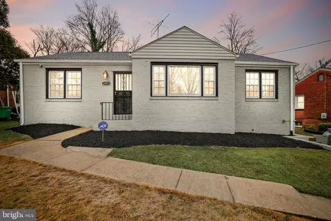 3005 Fairlawn St, Temple Hills, MD 20748