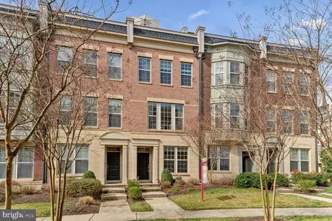 854 Regents Sq #342, Oxon Hill, MD 20745