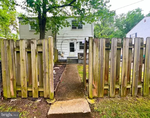 7209 Kent Town Dr, Hyattsville, MD 20785