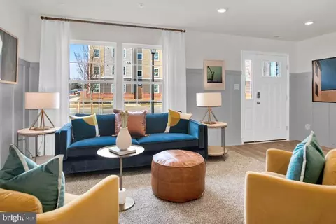 Living - 8705 Cherrybark Rd, Clinton, MD 20735 photo 3 of 8