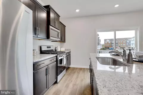 Kitchen - 8707 Cherrybark Rd, Clinton, MD 20735 photo 3 of 5