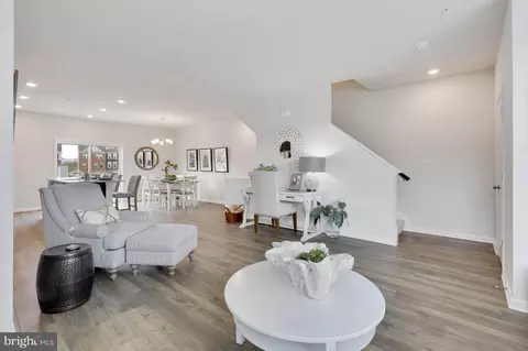 Living - 8707 Cherrybark Rd, Clinton, MD 20735 photo 9 of 10