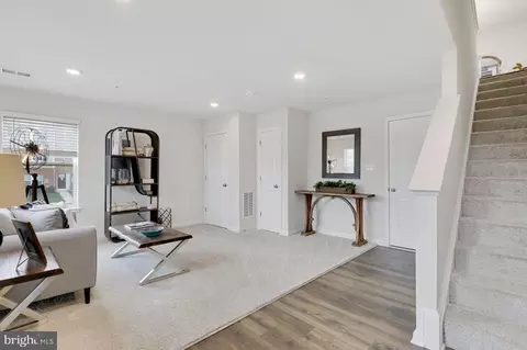 Living - 8707 Cherrybark Rd, Clinton, MD 20735 photo 2 of 10