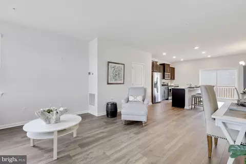 Living - 8707 Cherrybark Rd, Clinton, MD 20735 photo 7 of 10