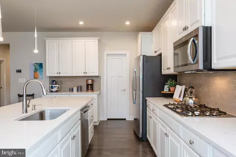Kitchen - 14407 Quarry View Rd, Brandywine, MD 20613 photo 3 of 9