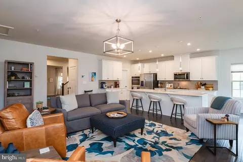Living - 14407 Quarry View Rd, Brandywine, MD 20613 photo 4 of 10