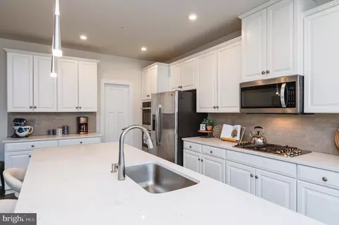 Kitchen - 14407 Quarry View Rd, Brandywine, MD 20613 photo 2 of 9