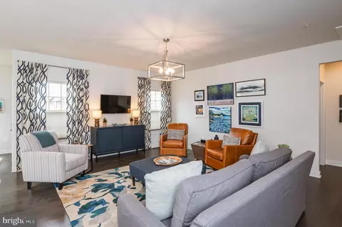 Living - 14407 Quarry View Rd, Brandywine, MD 20613 photo 2 of 10