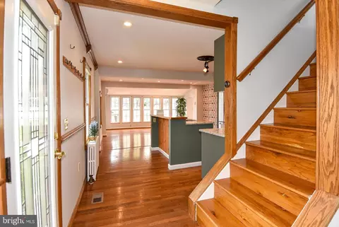 Entry Way - 411 Laurel Ave, Laurel, MD 20707 photo 2 of 4
