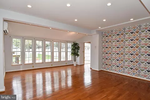 Living - 411 Laurel Ave, Laurel, MD 20707 photo 1 of 2