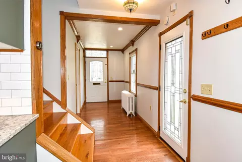 Entry Way - 411 Laurel Ave, Laurel, MD 20707 photo 4 of 4