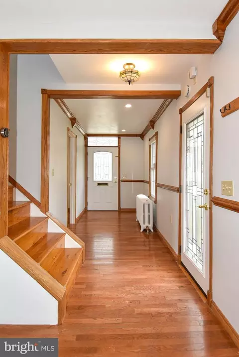 Entry Way - 411 Laurel Ave, Laurel, MD 20707 photo 3 of 4