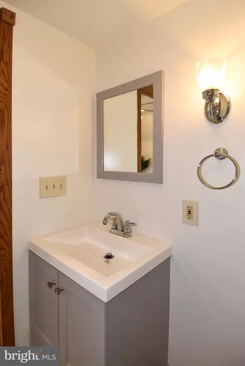 Bath - 411 Laurel Ave, Laurel, MD 20707 photo 7 of 7