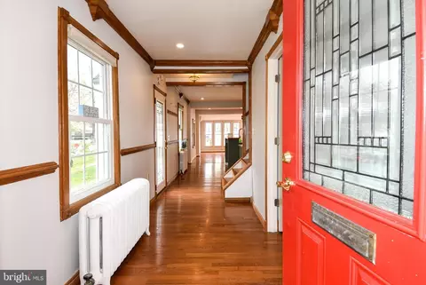 Entry Way - 411 Laurel Ave, Laurel, MD 20707 photo 1 of 4