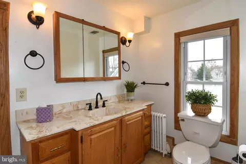 Bath - 411 Laurel Ave, Laurel, MD 20707 photo 4 of 7