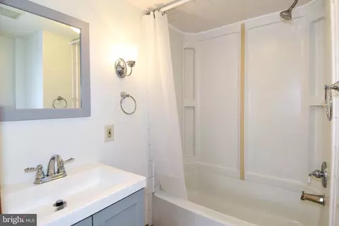 Bath - 411 Laurel Ave, Laurel, MD 20707 photo 6 of 7