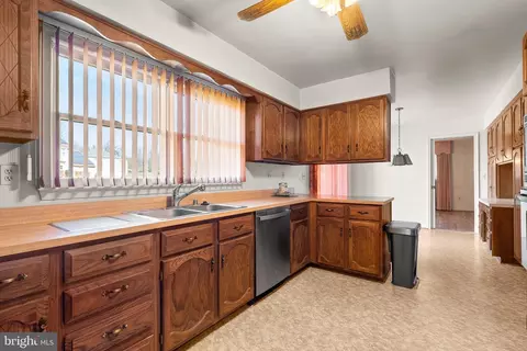 11816 Decesaris Blvd, Bowie, MD 20721 photo 8