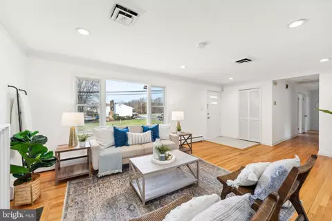 Living - 6805 94th Ave, Lanham, MD 20706 photo 2 of 2