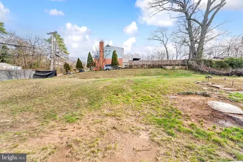 Exterior - 6805 94th Ave, Lanham, MD 20706 photo 4 of 6