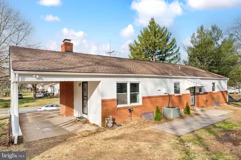 Exterior - 6805 94th Ave, Lanham, MD 20706 photo 5 of 6