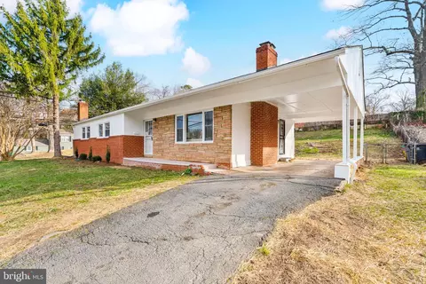 Exterior - 6805 94th Ave, Lanham, MD 20706 photo 2 of 6