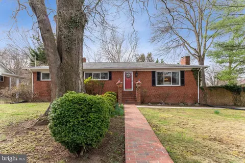 412 Broad Creek Dr, Fort Washington, MD 20744