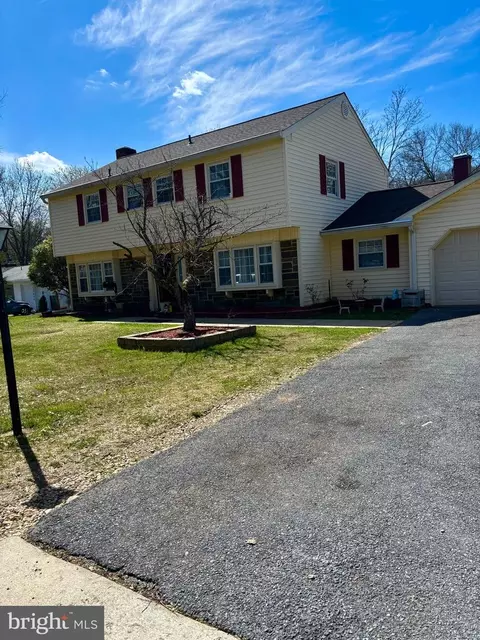 12700 Silverbirch Ln, Laurel, MD 20708