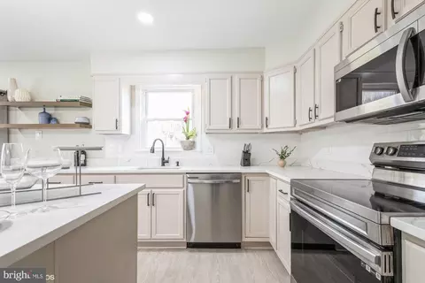 Kitchen - 16614 Sylvan Dr, Bowie, MD 20715 photo 4 of 7