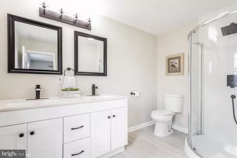 Bath - 16614 Sylvan Dr, Bowie, MD 20715 photo 2 of 4