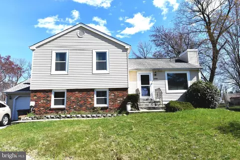 6302 Caryhurst Dr, Fort Washington, MD 20744