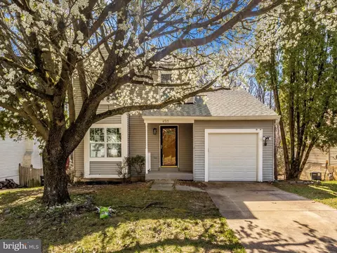 4715 John St, Suitland, MD 20746