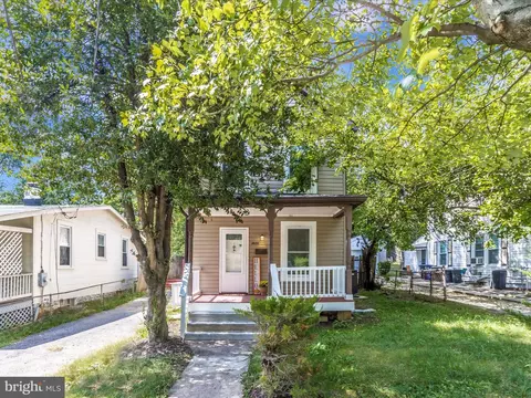 3820 31st St, Mount Rainier, MD 20712