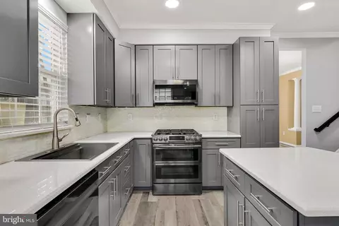 Kitchen - 6301 Kinsey Ter, Lanham, MD 20706 photo 7 of 10