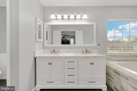 Bath - 6301 Kinsey Ter, Lanham, MD 20706 photo 4 of 8