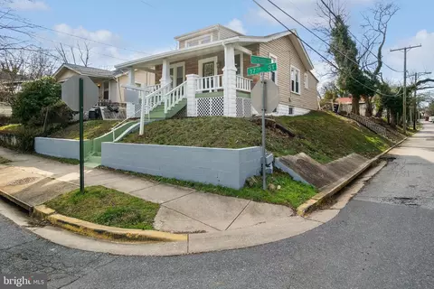 4022 37th St, Mount Rainier, MD 20712 photo 2