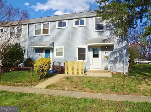 2 V Laurel Hill Rd #V, Greenbelt, MD 20770