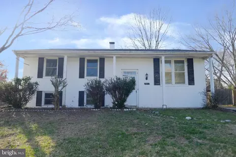 9511 Pryde Dr, Clinton, MD 20735