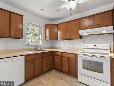 6908 Elbrook Rd, Lanham, MD 20706 photo 13