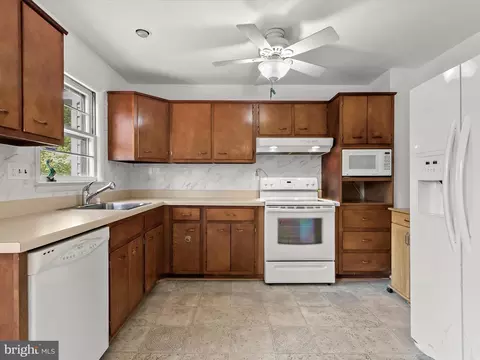 6908 Elbrook Rd, Lanham, MD 20706 photo 10