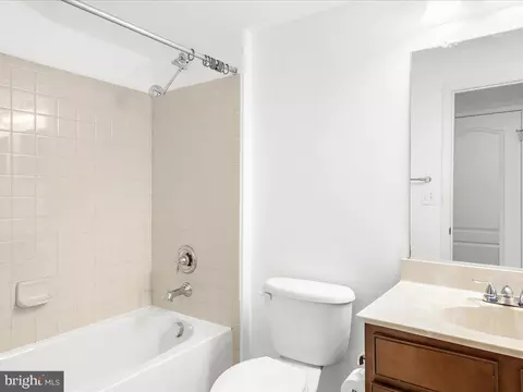 Bath - 6910 Lenape Ct, Brandywine, MD 20613 photo 5 of 5
