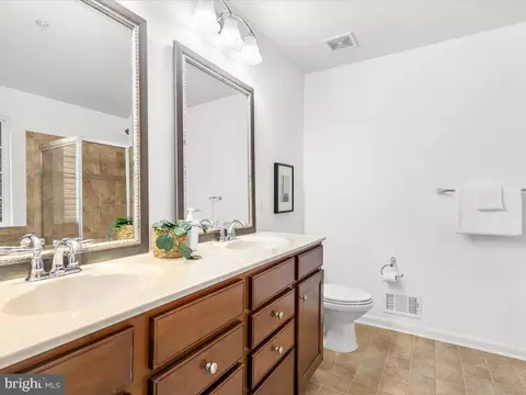 Bath - 6910 Lenape Ct, Brandywine, MD 20613 photo 2 of 5
